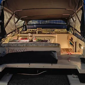  Botel Desire Charming House Boat Italien